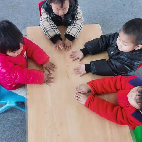 清平镇中心幼儿园代官屯分园小班课程故事《小手的探秘之旅》