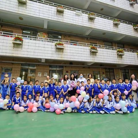 芳华浸染     共筑未来 文汇学校第四届《班主任》节          一年级二班