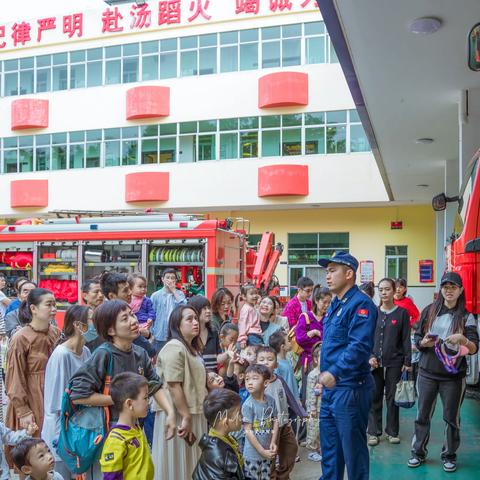 “童”行消防队，致敬“消防员”——珲春一小一年一班参观消防队实践活动
