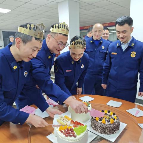 “小小生日会，浓浓兄弟情”——未央路消防救援站队员生日会