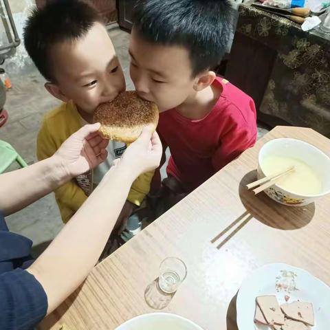 明月共赏，中秋节快乐