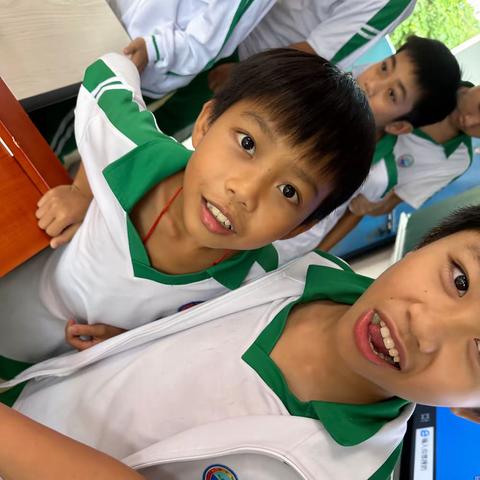 “每朵乌云背后都有阳光”——岭口中学第七周实习记