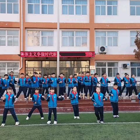 弘扬集体精神 ﻿ 筑牢安全防线 ——槐阳小学三年级升旗仪式