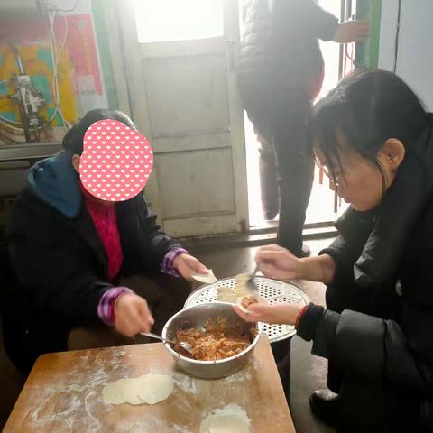 手牵手孤困儿童志愿服务岱崮团“陪孩子吃顿暖心饭”活动