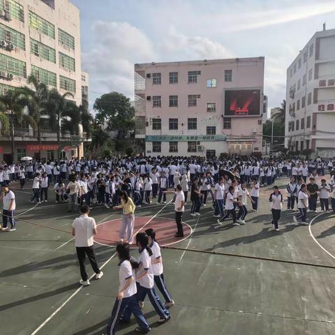 凝绳聚力 奋勇争先 — 海南省第三卫生学校开展 2026 年春季拔河比赛