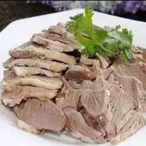 来沈甲吃羊肉啦！