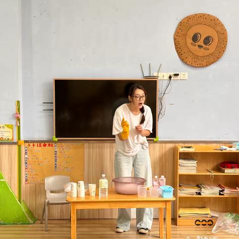 科学《神奇的干冰》———相山区首府幼儿园小二班幼儿园家长助教活动