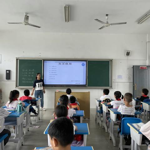 “迎双节”临湖小学安全教育讲不停