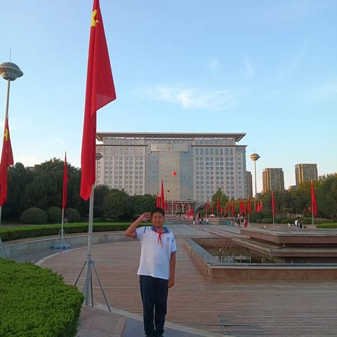 我与国旗合影！打卡红色基地！