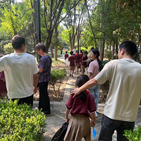 践行垃圾分类 ﻿共建绿色家园 ‍从我做起