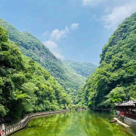 若言风景异 三峡此为魁