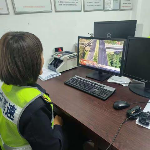 鞍山南站观看央视新闻频道（CCTV13）直播我省高速公路节日期间保通保畅工作情况