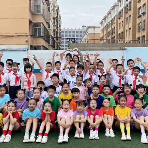 站好护学岗，全力护你平安——安宁小学四年级1班护学岗侧记