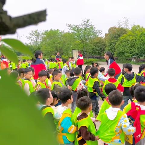 石头铺中心幼儿园小一班4月份美好时光