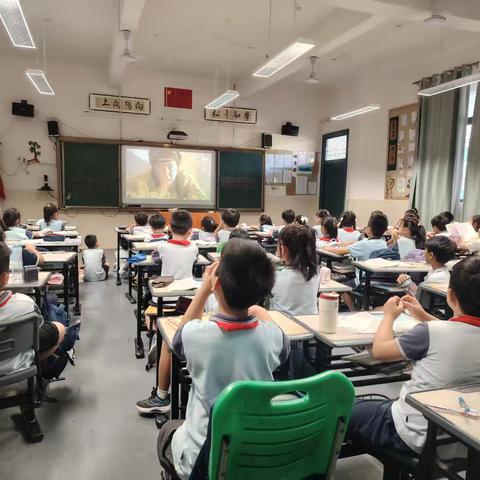 以光影为钥，启少年爱国心 一一 横峰一小三年级学生观看电影《邱少云》活动小记