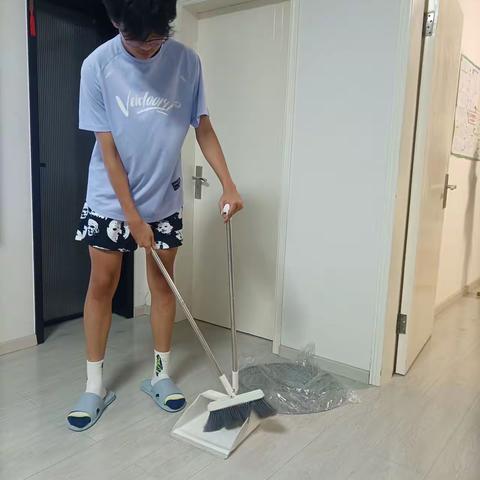 暑假里的成长：家务与科技的邂逅