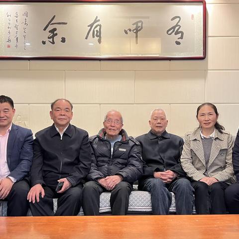 3月25日中共涟源市委宣传部副部长：刘再丽、涟源市诗词楹联协会主席：李郁林、上海中震旅游发展有限公司总经理：宫动振赴省城看望著名作家教授：饶怀民及湖南师范大学教授：王珮良和伟大革命元勋李爕和侄子李举民