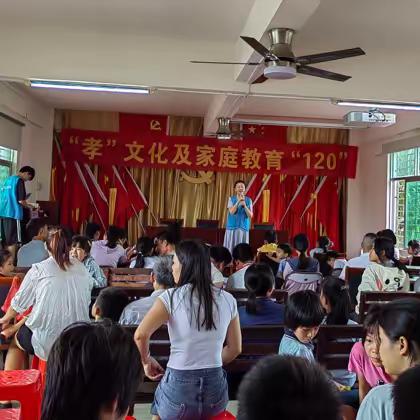 2023年万宁市社区教育联星社区示范点创建“孝”文化及家庭教育“120”宣讲活动
