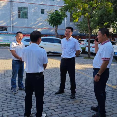 区委常委、政法委书记余学军到南山村调研指导基层治理工作