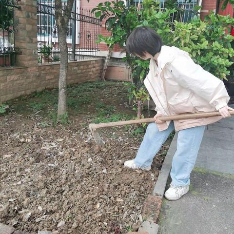 致敬五一劳动者—劳动最美 致敬平凡—    703班盛俊菲