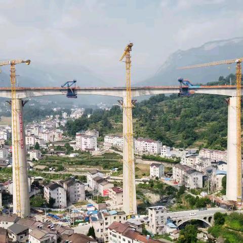 中铁三局宜昌三峡疏港铁路九里村特大桥连续梁转序桥面系