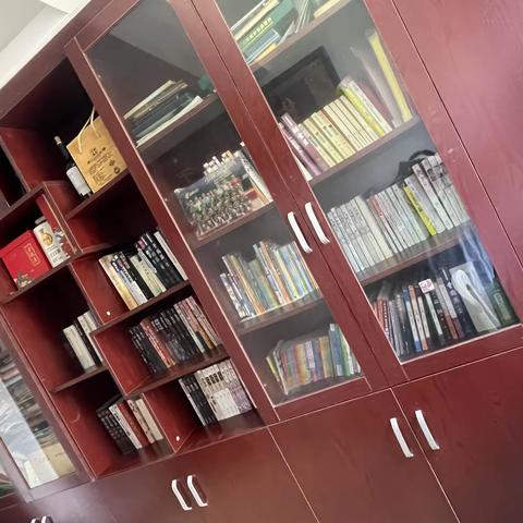 黑发不知勤学早，白发方悔读书迟！