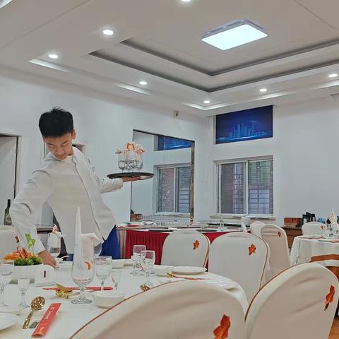 燃青春之火，铸青春之梦