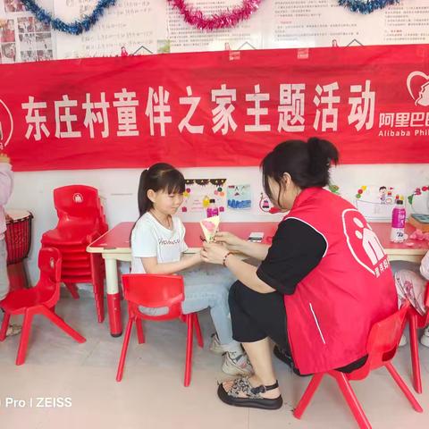 童伴之家的教师节：手工里的爱与成长