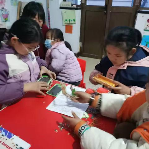 东庄村童伴之家圣诞节手工活动温暖开展