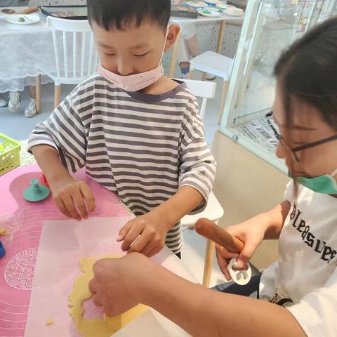 月圆人团圆 共赏天伦之乐