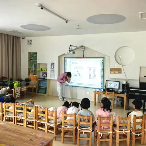 筑牢安全防线，守护童年成长——盘锦市实验幼儿园田家街道中心园安全演练与消防知识培训活动纪实
