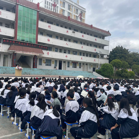 铭记英雄事迹，传承英雄精神