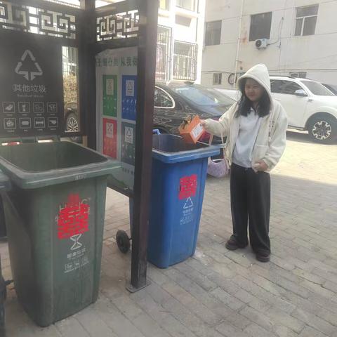 书香里的文明和镜头里的文明——达拉特旗第十三﻿中学四年级3班邱钰茹