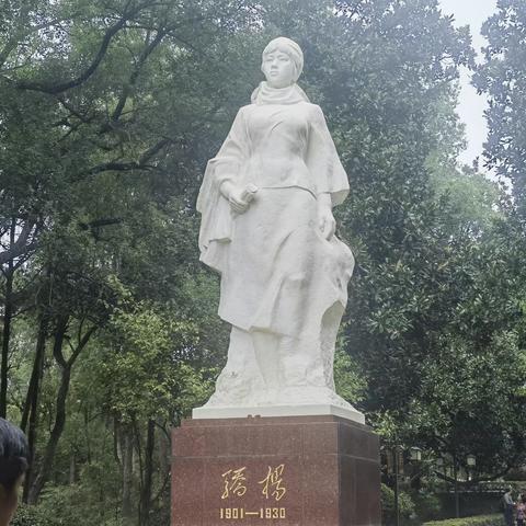 “追寻红色足迹，传承红色精神”主题 ---走进革命烈士杨开慧故居