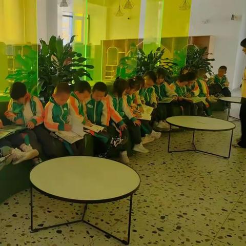 阅享书韵，伴我成长 ——永仁县城区幼儿园中二班到县图书馆开展阅读活动