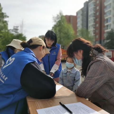 【第一百一十一期】党员教师进社区 教育咨询“零距离”——北岳中学小学部“党员教师进社区”教育辅导、咨询服务活动