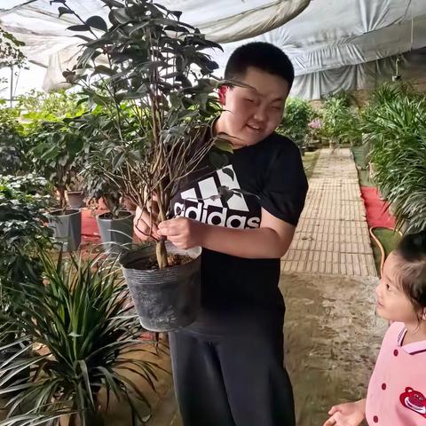 【附中学子这样过“五一”】在泥土与汗水中触摸成长的温度——忻州师范学院附属中学26班张子涵2025年“五一”假期实践活动小记