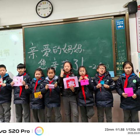 安吉县外国语学校209班——“温情妇女节 感恩伴成长”活动