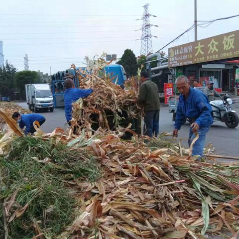 加紧清理秸秆，确保道路通畅