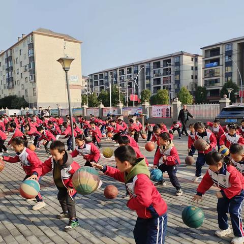 "玩转篮球，精彩绽放"——记遂川县龙泉教育集团泉江小学篮球活动期中展演！