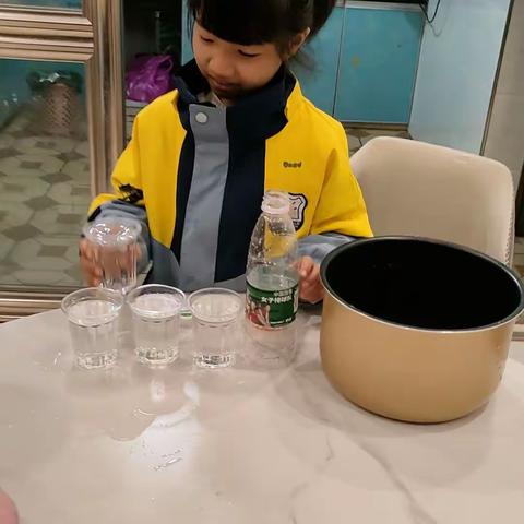 科学小实验——水吸乒乓球