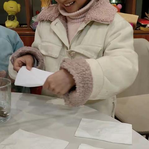 食盐的溶解，大家好，我是实验小学一年级6班余若芊