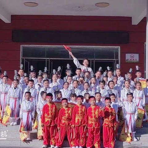 喜迎国庆，礼赞祖国！实验小学一年级四班全体师生祝祖国母亲生日快乐！