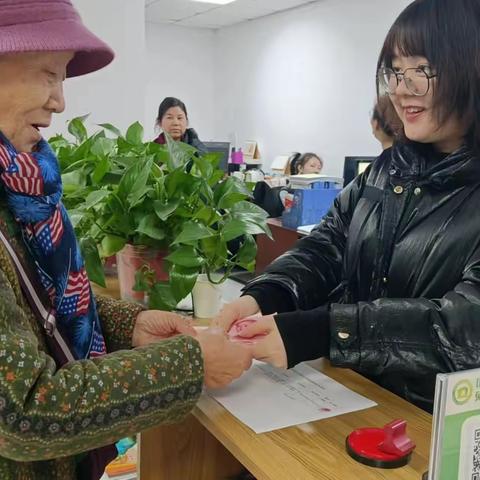 领航塔•慰问篇｜春节慰问暖人心 铁塔寺社区妇联真情送祝福