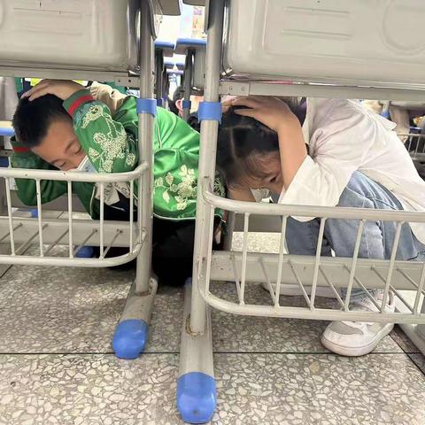 临“震”不慌 防范未“燃”——汉师附小一年级（2）班开展应急疏散演练活动