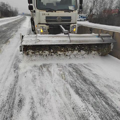 迎雪而行——破冰除雪守护一方平安