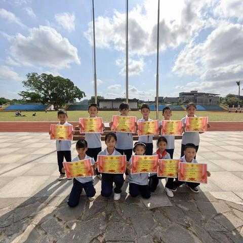 树立榜样，表扬先进—— 儋州市两院小学三年级大作业诊断 表彰主题活动