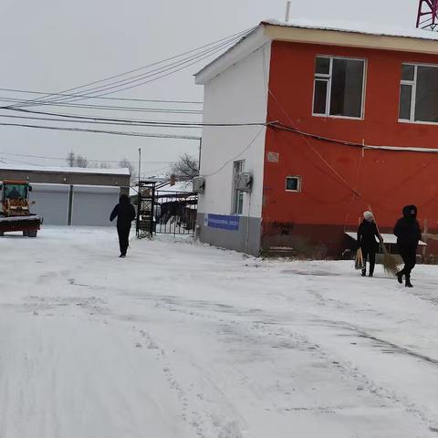 风雪中的坚守，物业人的暖冬担当