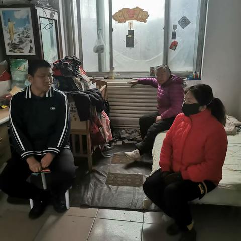 白马山街道槐荫街居开展防寒走访低保家庭