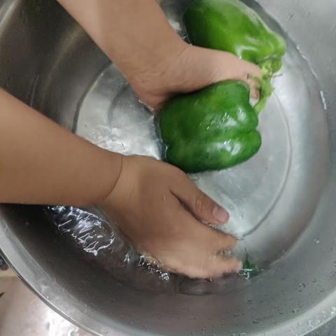 四年级马悎轩劳动照片
